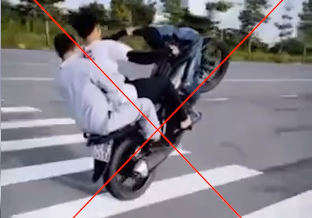 Xác minh nhóm “quái xế” bốc đầu xe ở khu đô thị mới Thủ Thiêm -0
