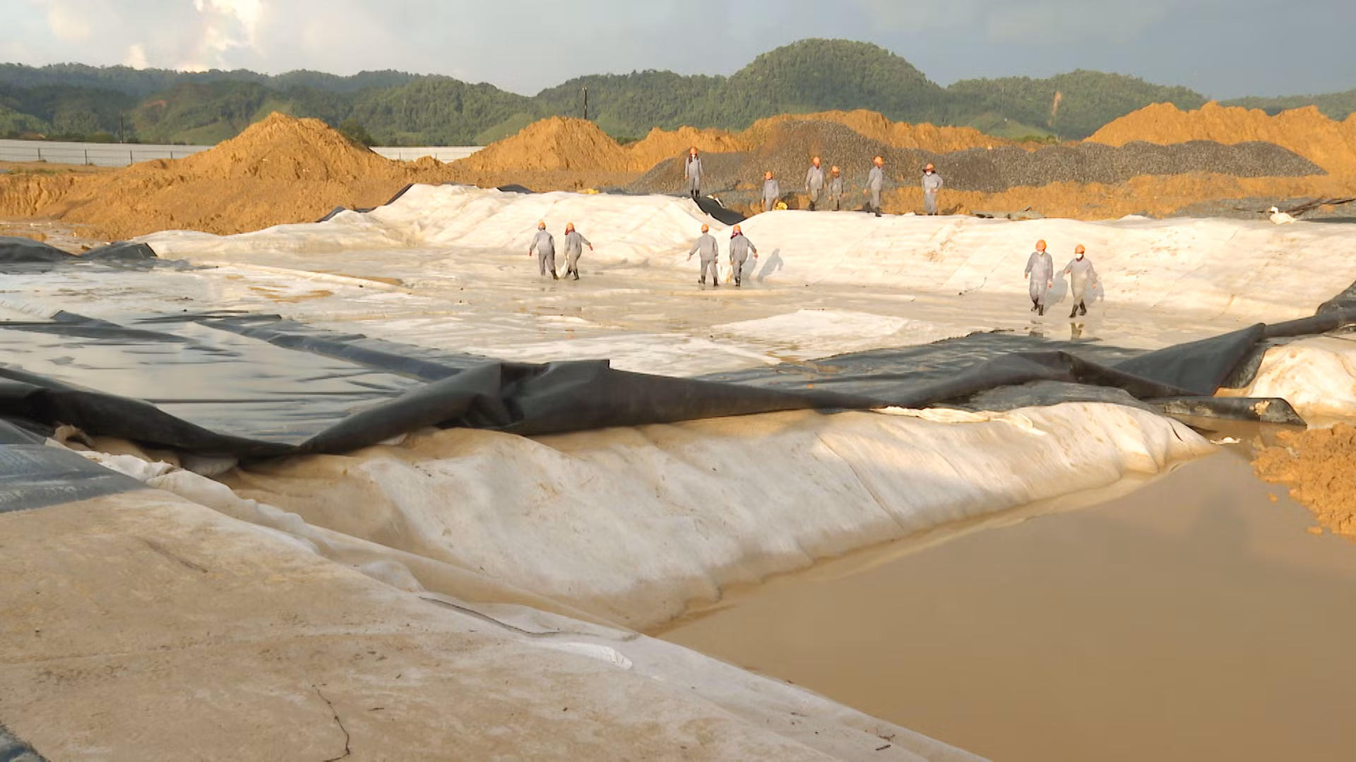 Hoàn thành xử lý đất nhiễm chất độc dioxin tại sân bay A So -0