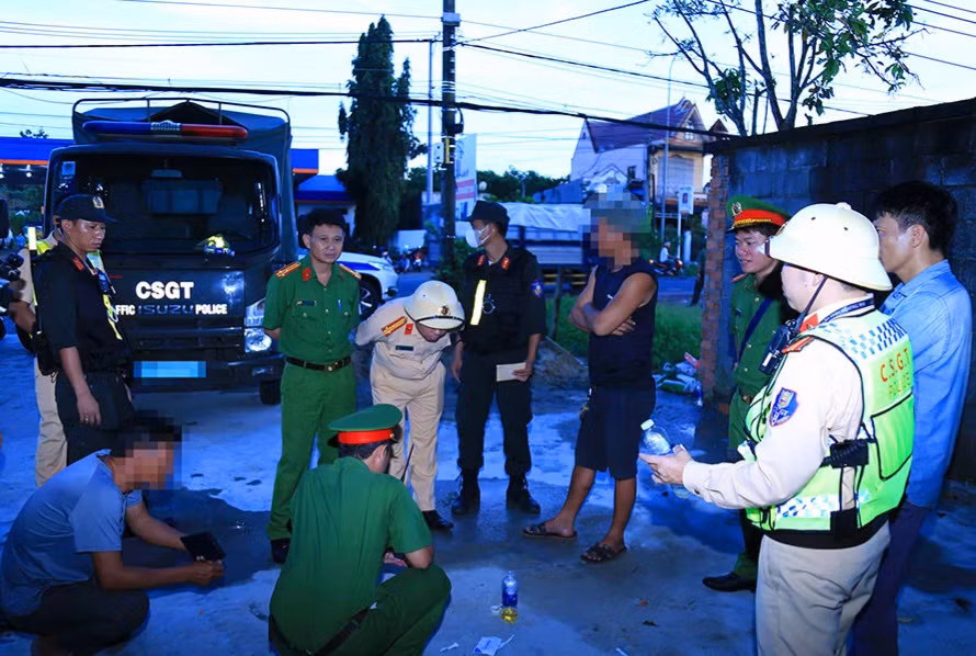 Phát hiện nhiều tài xế dương tính với ma túy khi điều khiển xe trên quốc lộ 20 -0