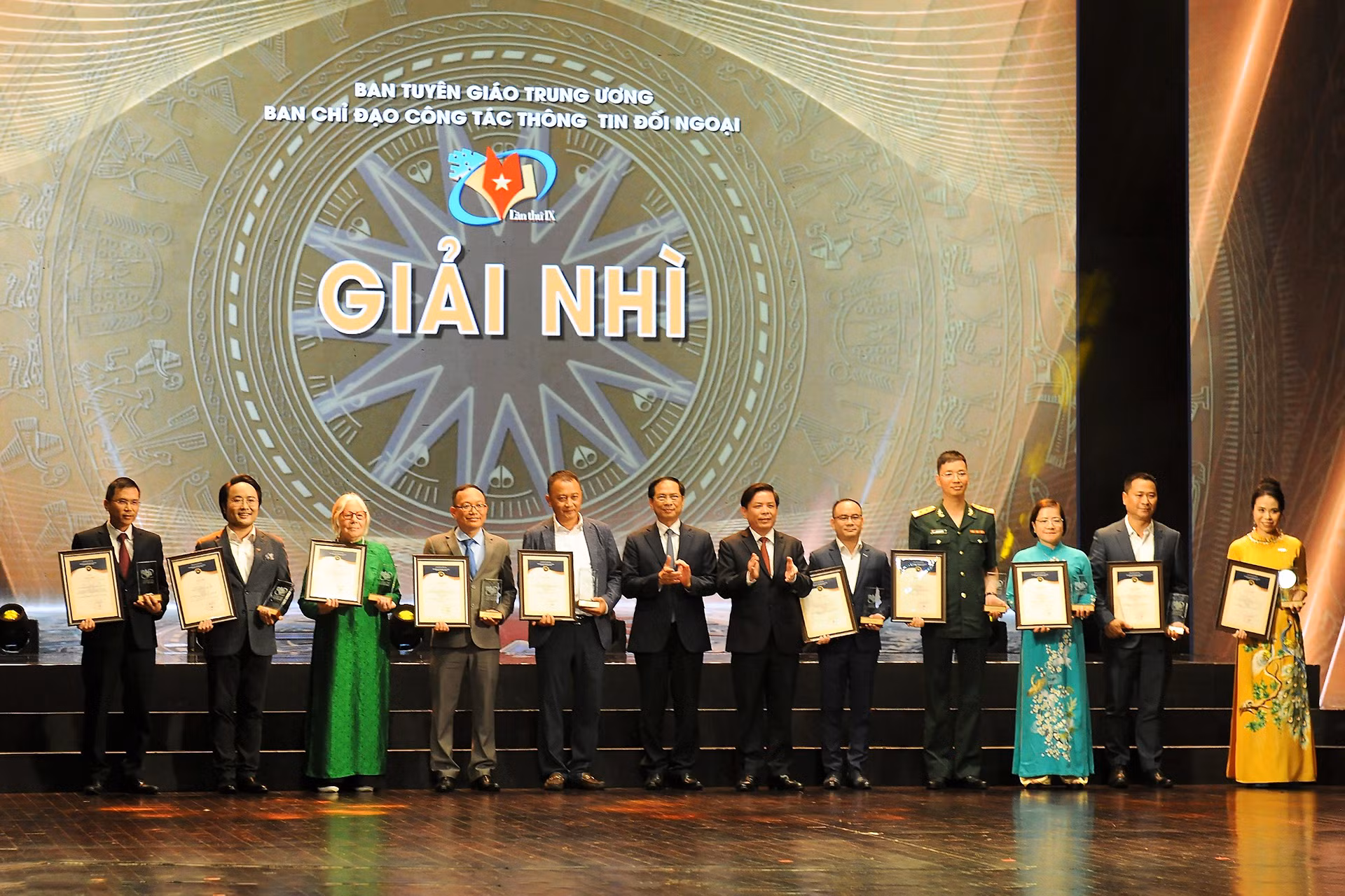 Nhà nghiên cứu Kerry Nguyễn-Long: Trả lại vị trí xứng đáng cho nghệ thuật Việt Nam -0