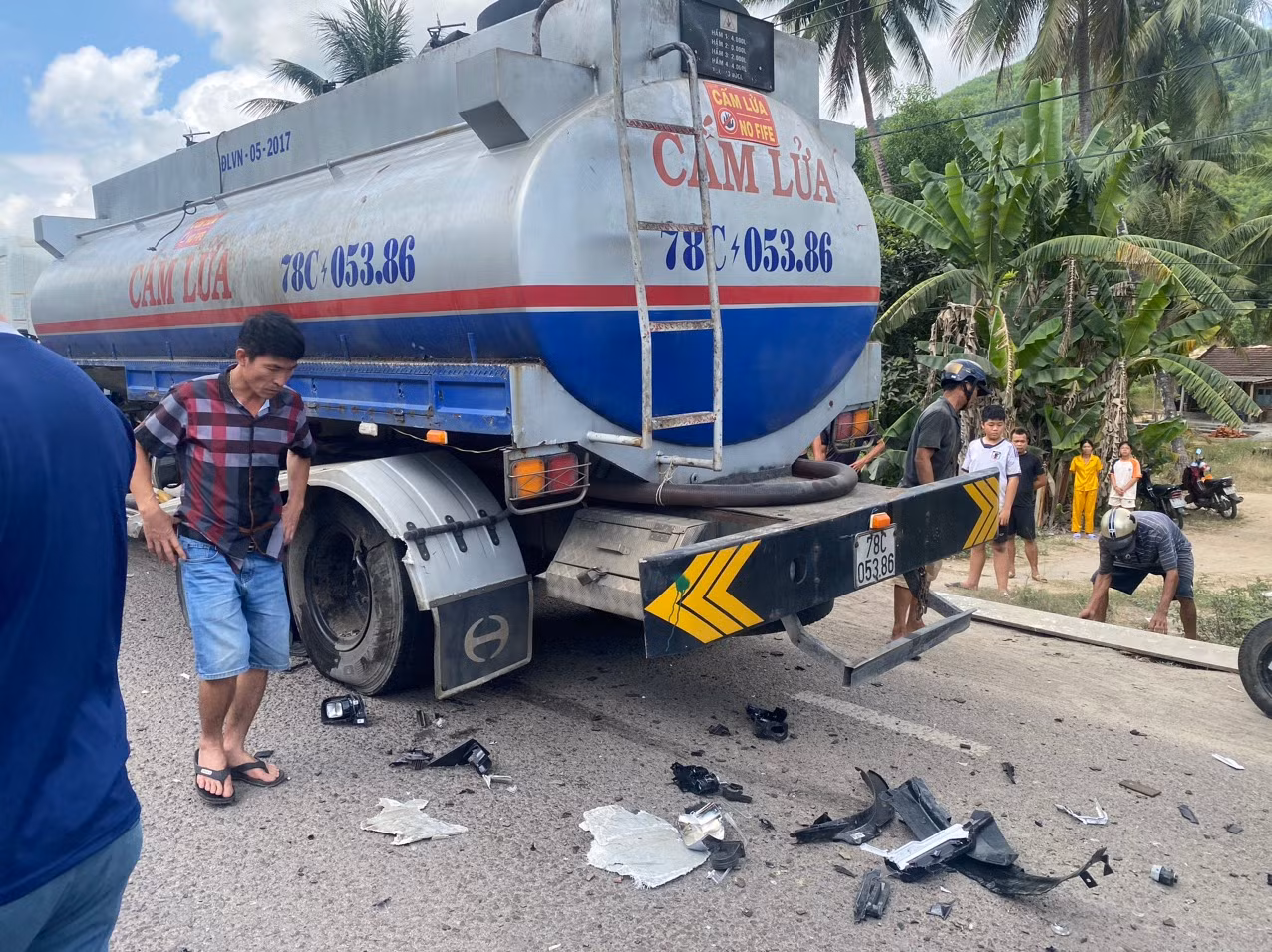 Xe chở đoàn công tác của Sở Tư pháp tỉnh Khánh Hòa bị tai nạn tại Phú Yên -0