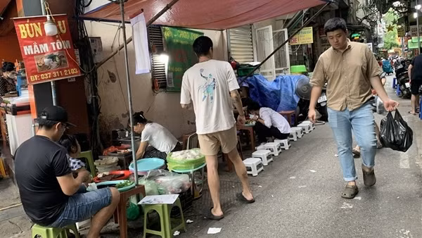 Hàng loạt vụ ngộ độc tập thể liên tiếp, trách nhiệm thuộc về ai?