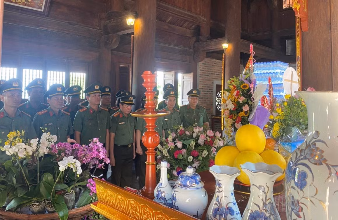 Công an Thừa Thiên Huế tổ chức sinh hoạt chính trị về nguồn -0