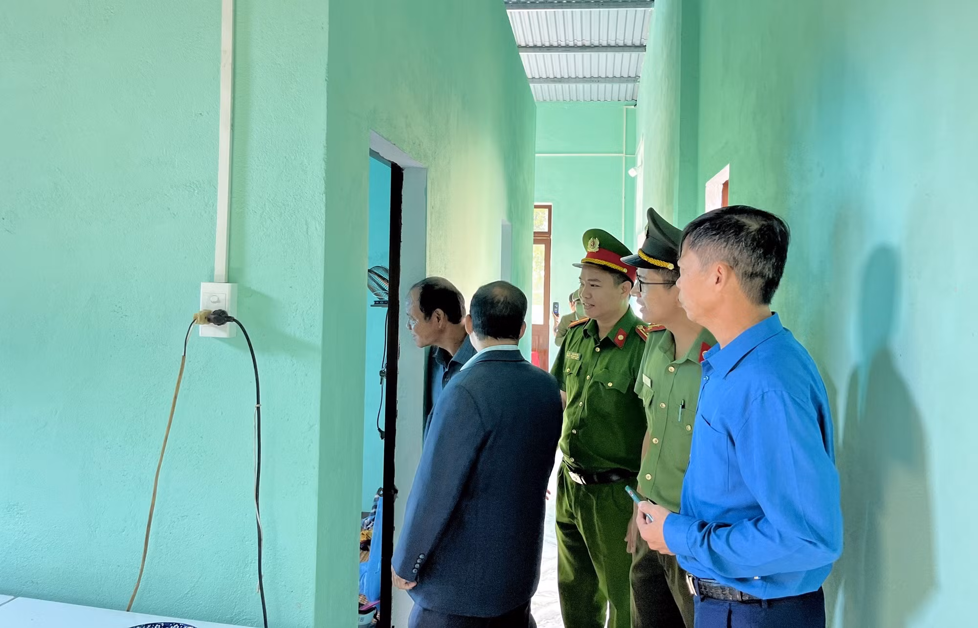 Bàn giao nhà tình nghĩa cho đồng bào Cơ Tu ở biên giới Quảng Nam -0