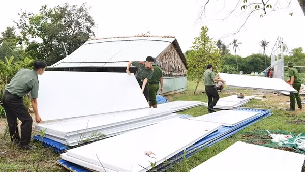 CBCS Công an Trà Vinh chung tay xây dựng nhà ở tặng người nghèo