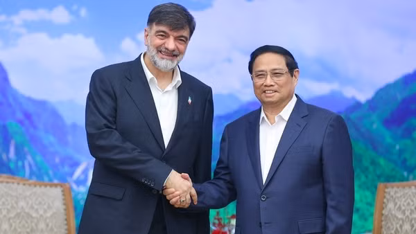 Thủ tướng Phạm Minh Chính tiếp Tư lệnh Bộ Thực thi pháp luật Iran