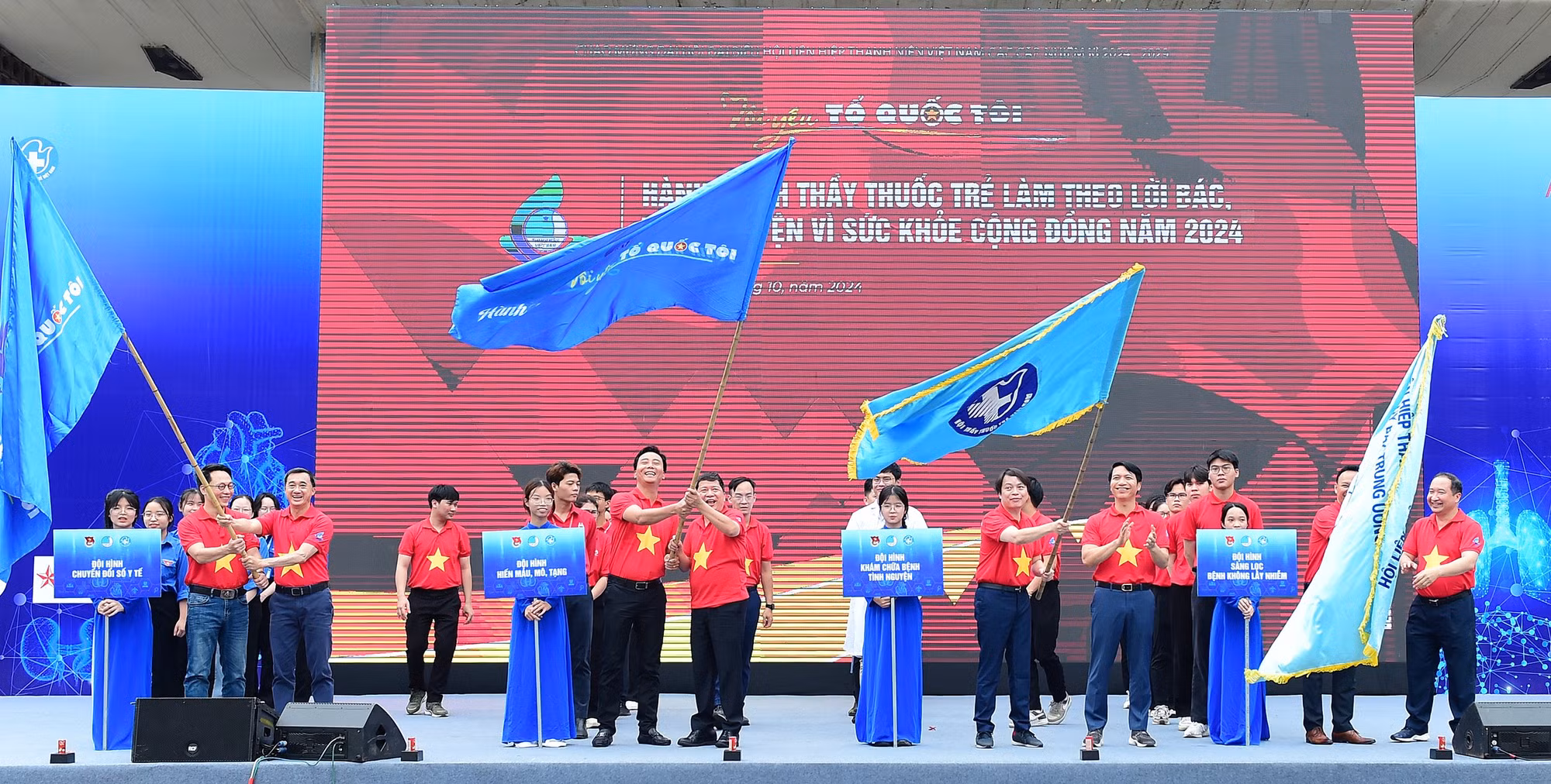 Hơn 2.000 người dân Hà Nội khám miên tầm soát các bệnh ung thư -0