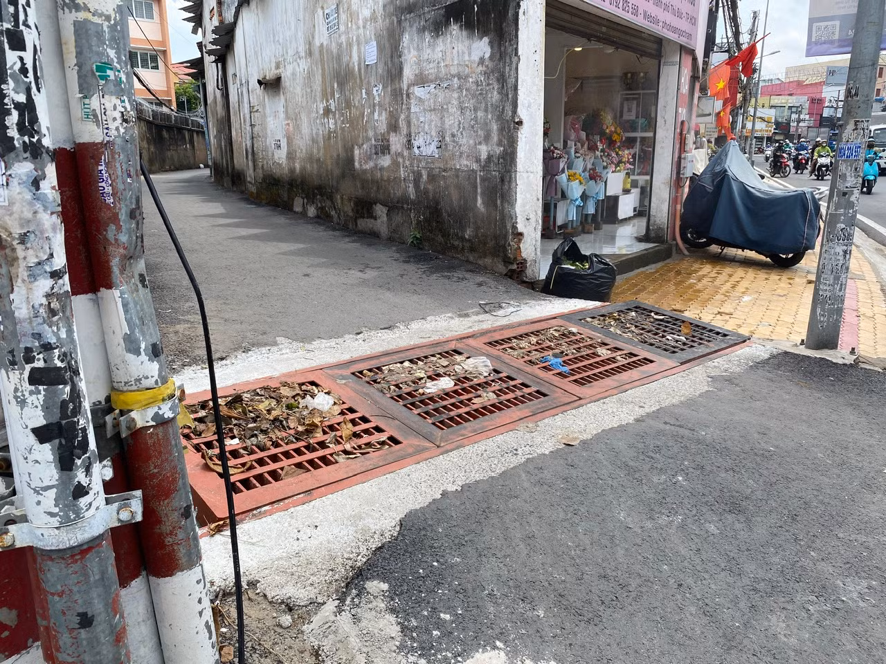 Vì sao thi công hệ thống thoát nước 248 tỷ đồng, đường Võ Văn Ngân vẫn ngập? -0