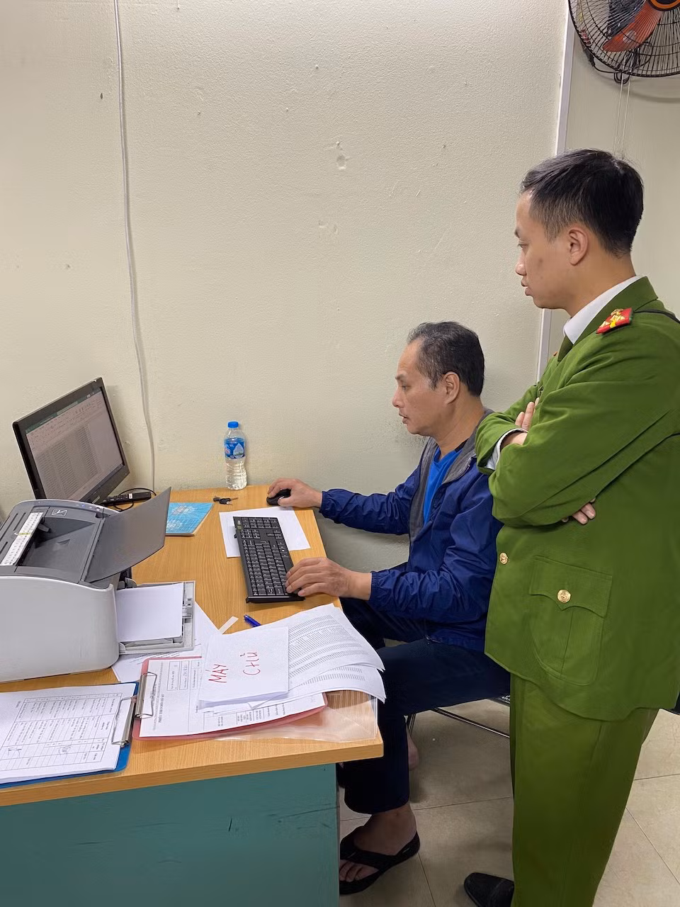 Bắt nguyên giám đốc và 2 cán bộ Trung tâm đăng kiểm 29-05V -0