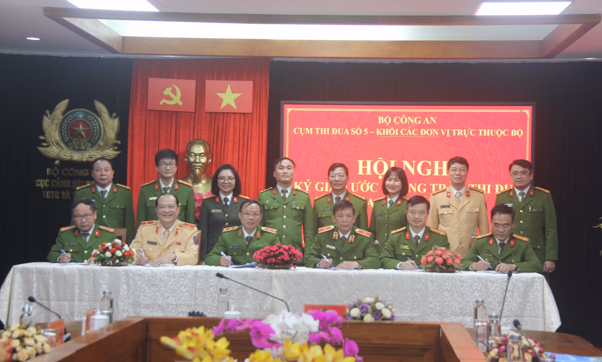 Cụm thi đua số 5 -khối các đơn vị trực thuộc Bộ: thống nhất 7 nội dung giao ước thi đua -1