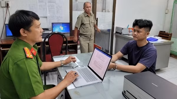 Nhậu say, bị kiểm tra nồng độ cồn, thanh niên tấn công CSGT