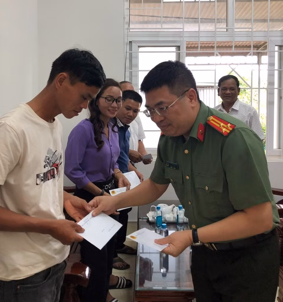 Công an tỉnh Bà Rịa-Vũng Tàu thăm hỏi, động viên các gia đình Liệt sĩ và người dân tại Đắk Lắk -0
