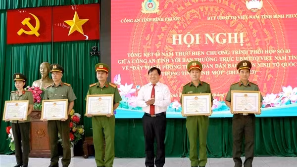 Hàng trăm mô hình đảm bảo ANTT tại Bình Phước hoạt động hiệu quả