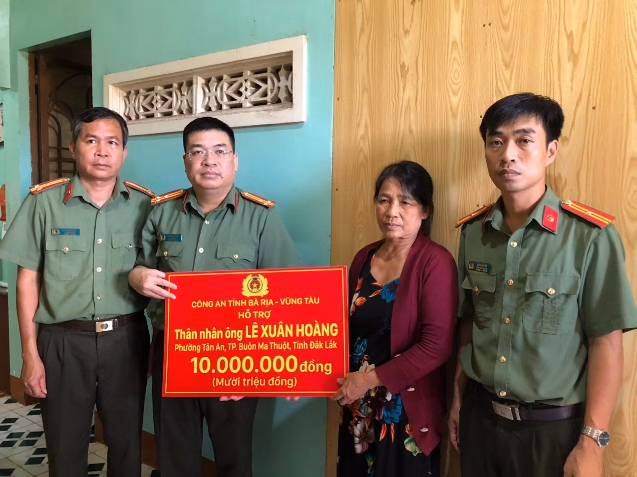 Công an tỉnh Bà Rịa-Vũng Tàu thăm hỏi, động viên các gia đình Liệt sĩ và người dân tại Đắk Lắk -1