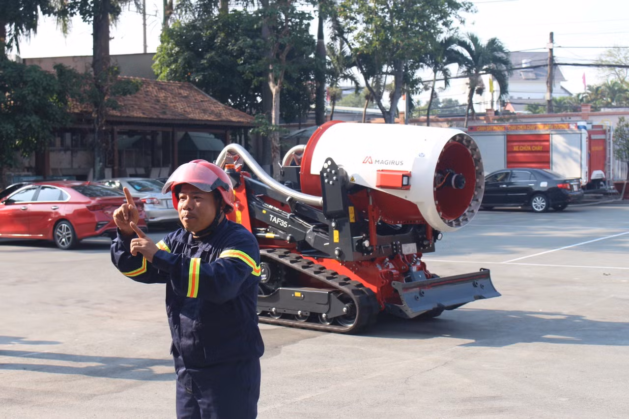 Bình Dương đưa robot tham gia chữa cháy -0