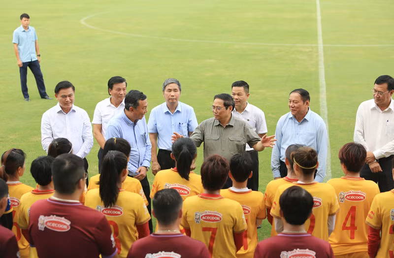 Thủ tướng Phạm Minh Chính gặp và động viên đội tuyển nữ Việt Nam -0