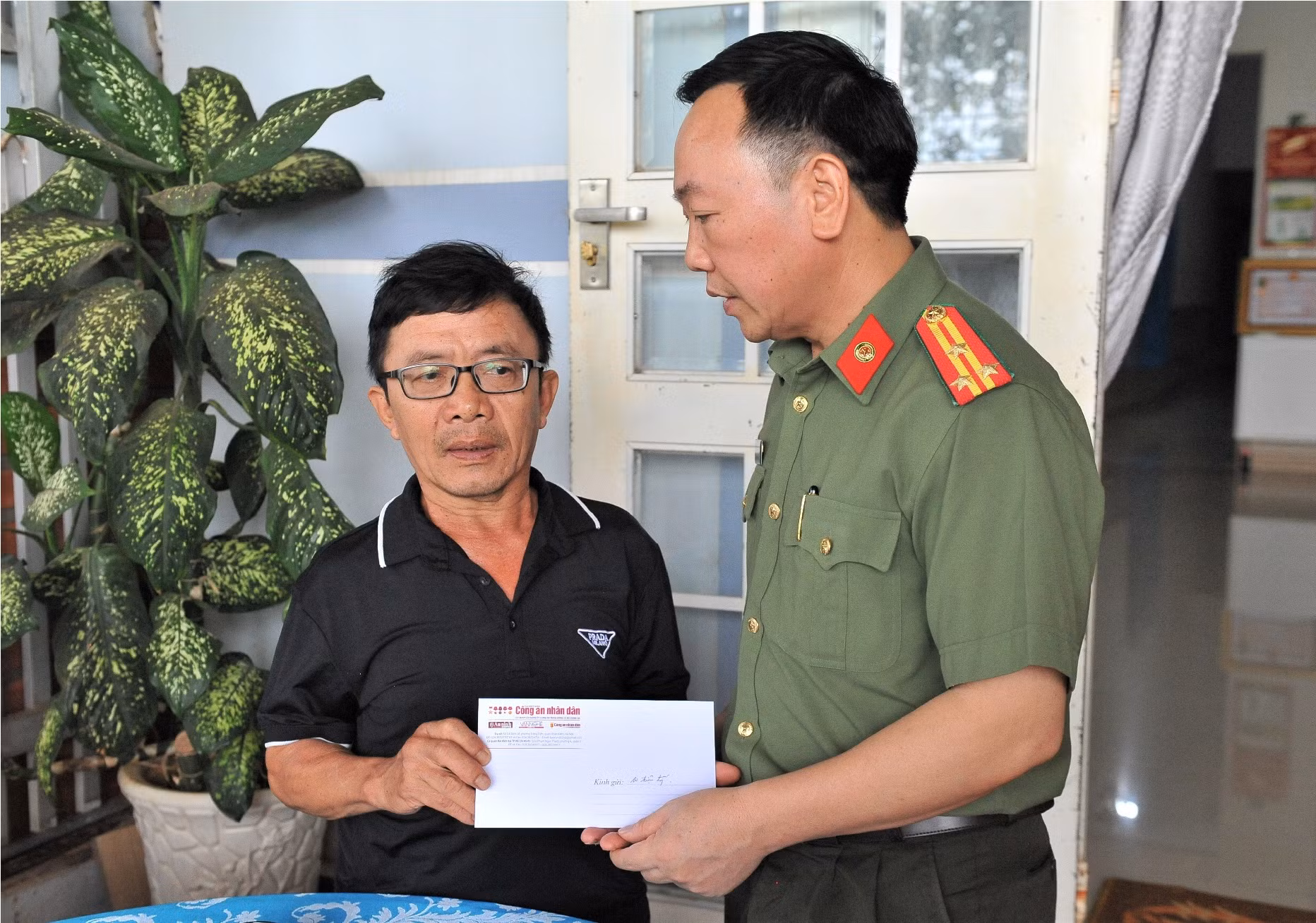 Báo CAND thăm hỏi gia đình các liệt sĩ hy sinh tại Đắk Lắk -0