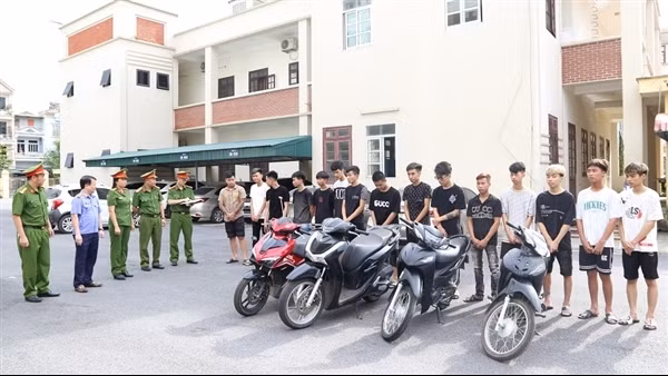 Khởi tố 15 đối tượng gây rối trật tự công cộng