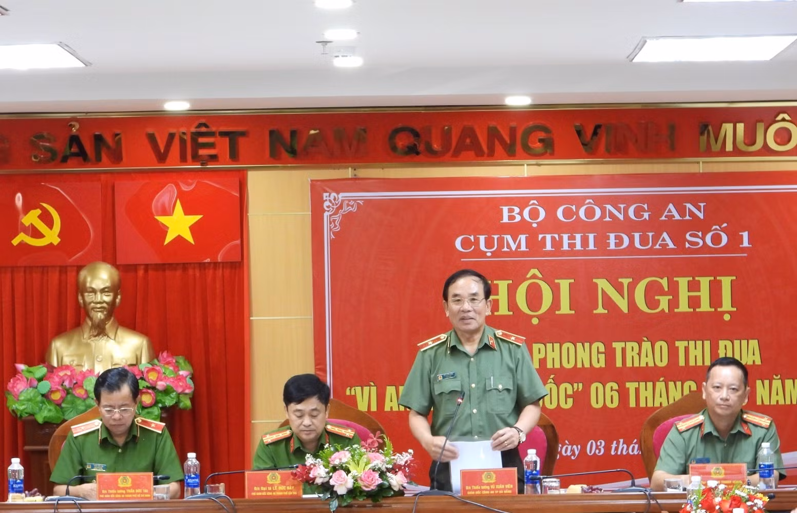 Đẩy mạnh phong trào thi đua 