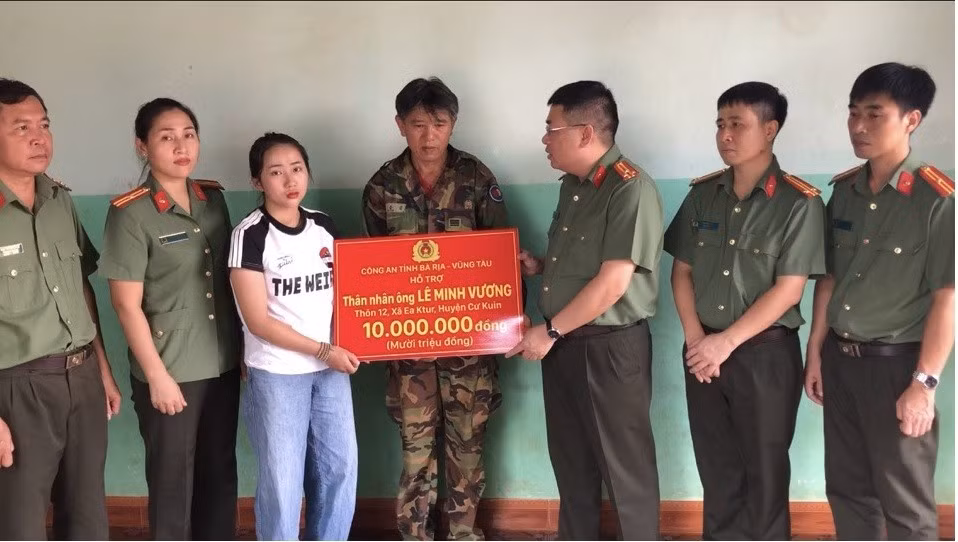 Công an tỉnh Bà Rịa-Vũng Tàu thăm hỏi, động viên các gia đình Liệt sĩ và người dân tại Đắk Lắk -0
