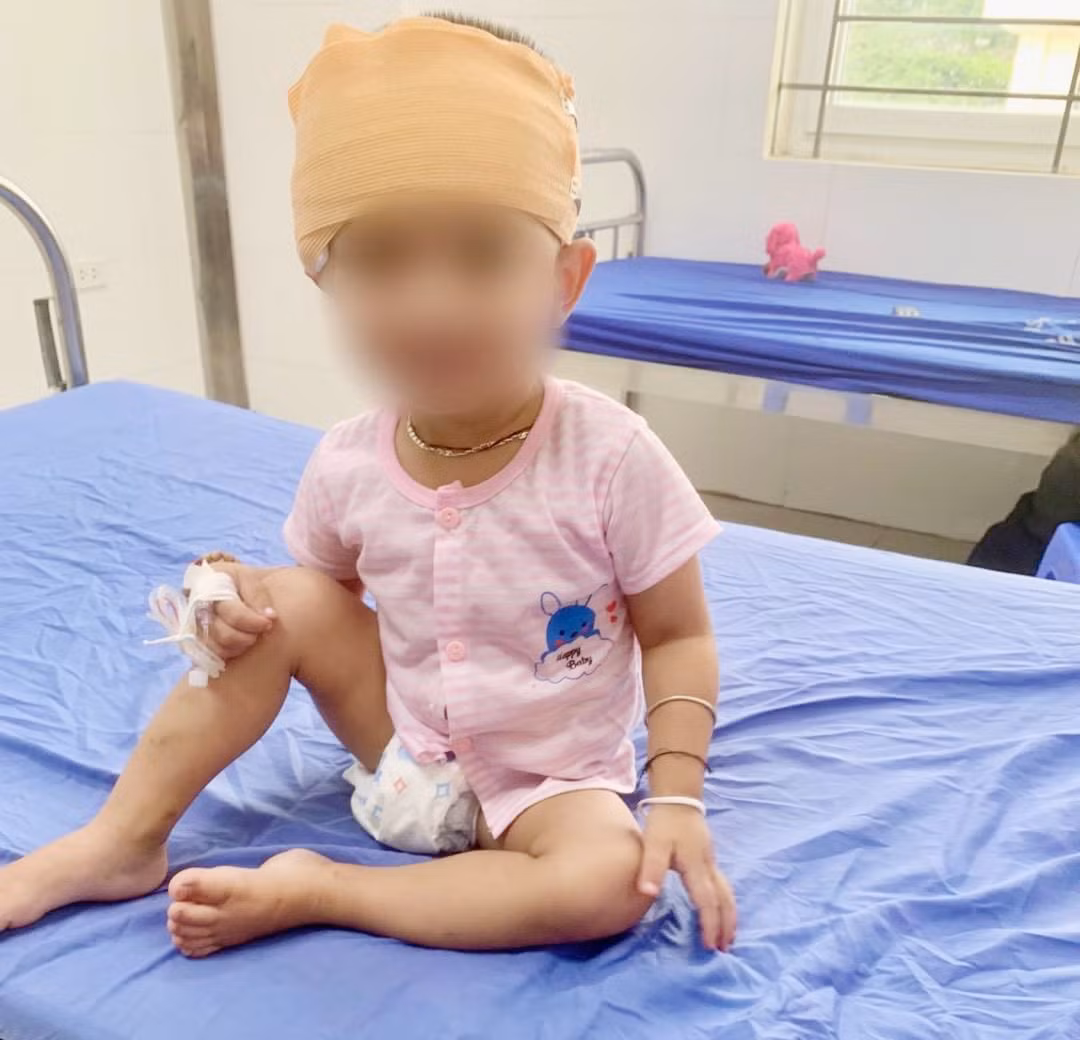 Cứu sống 2 ông cháu bị trâu húc -1