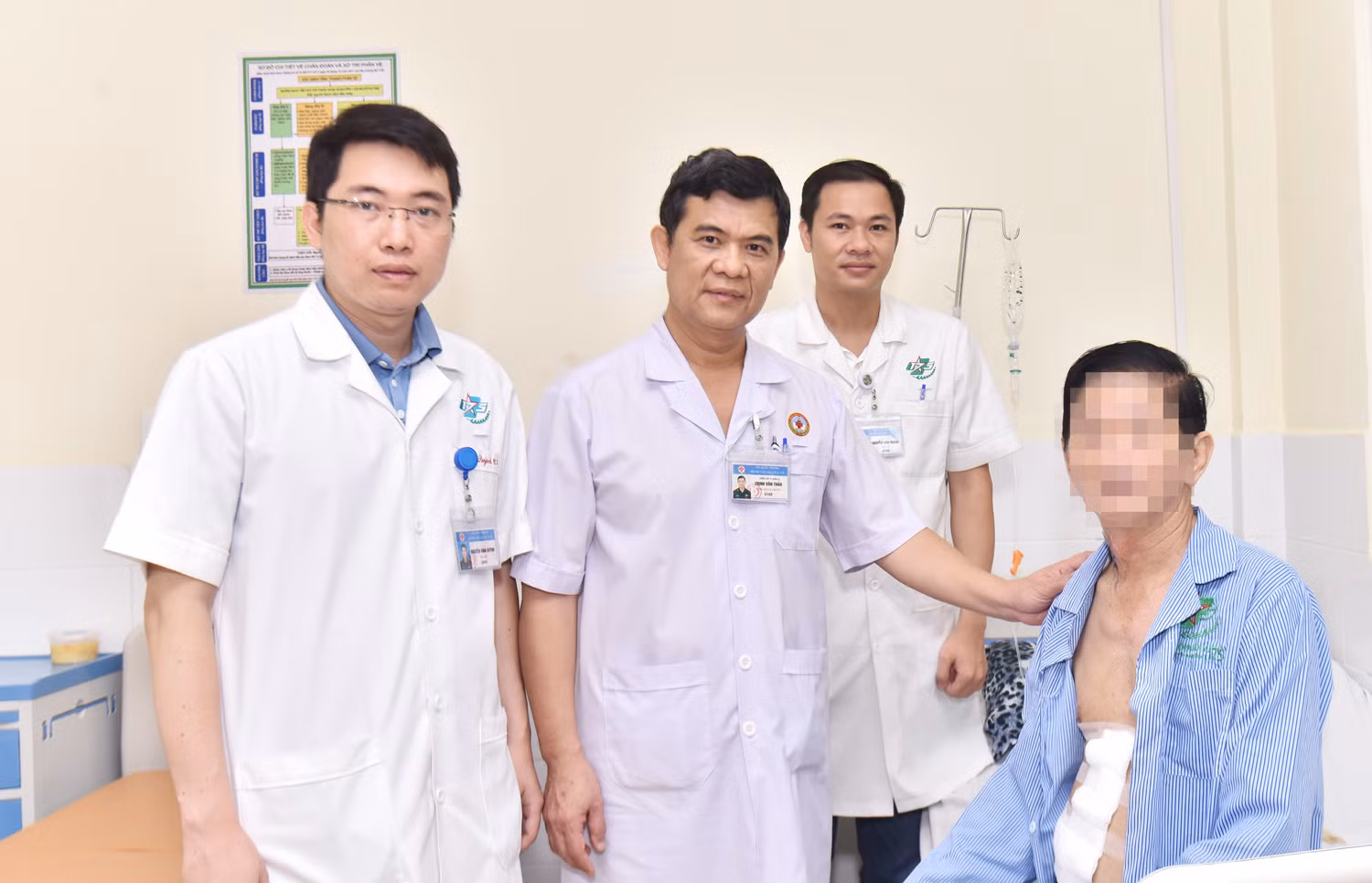 Phẫu thuật thành công cắt bỏ khối u gan khổng lồ gần 2kg cho bệnh nhân U80 -0