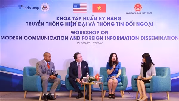 Tập huấn kỹ năng truyền thông hiện đại và thông tin đối ngoại