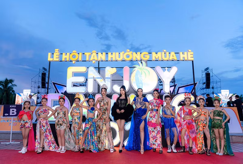 Điều chưa biết về bộ sưu tập “Nắng biển” của Nhà thiết kế Châu Loan -0