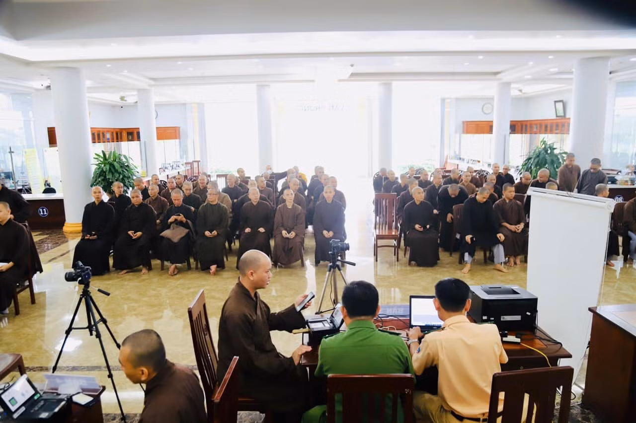 Công an TP Hồ Chí Minh cấp “ví giấy tờ điện tử” cho các chức sắc, tín đồ tôn giáo -0