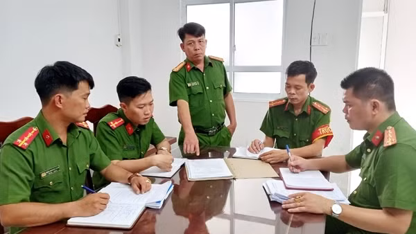 Công an phường bên cửa biển Đà Diễn