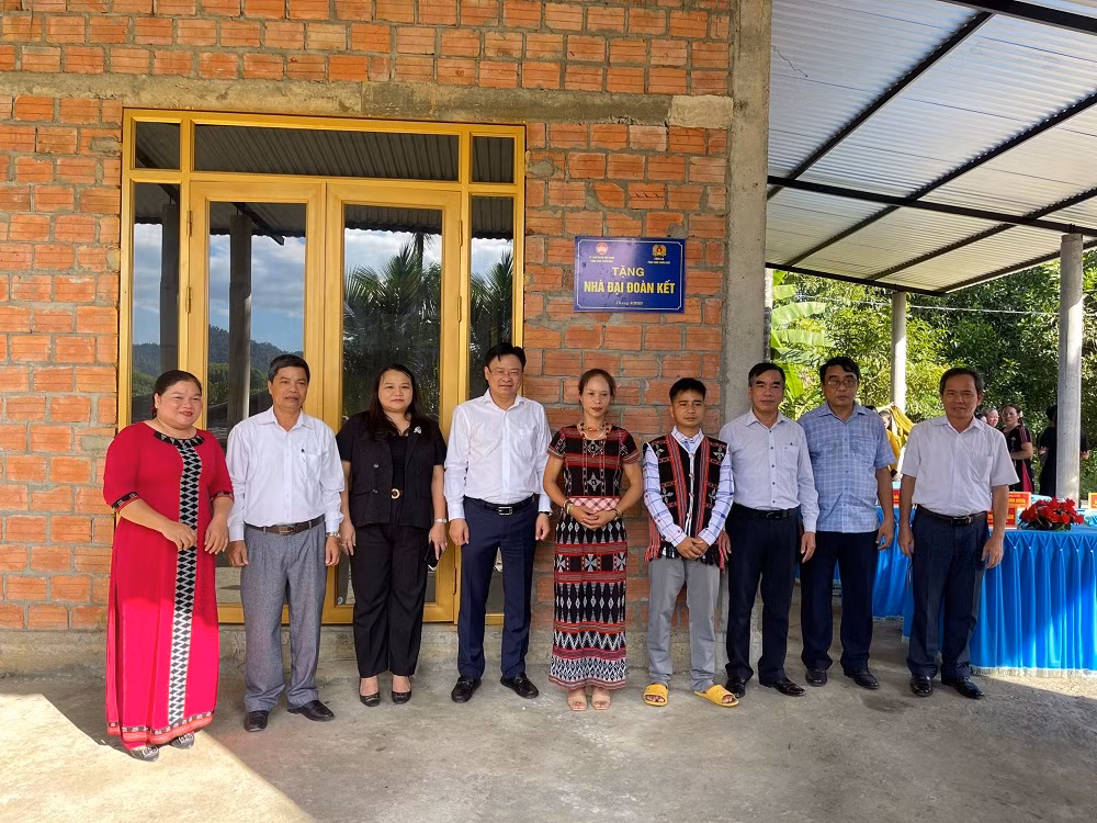 Xã miền núi đầu tiên ở Thừa Thiên – Huế tổ chức Ngày hội toàn dân bảo vệ ANTQ -0