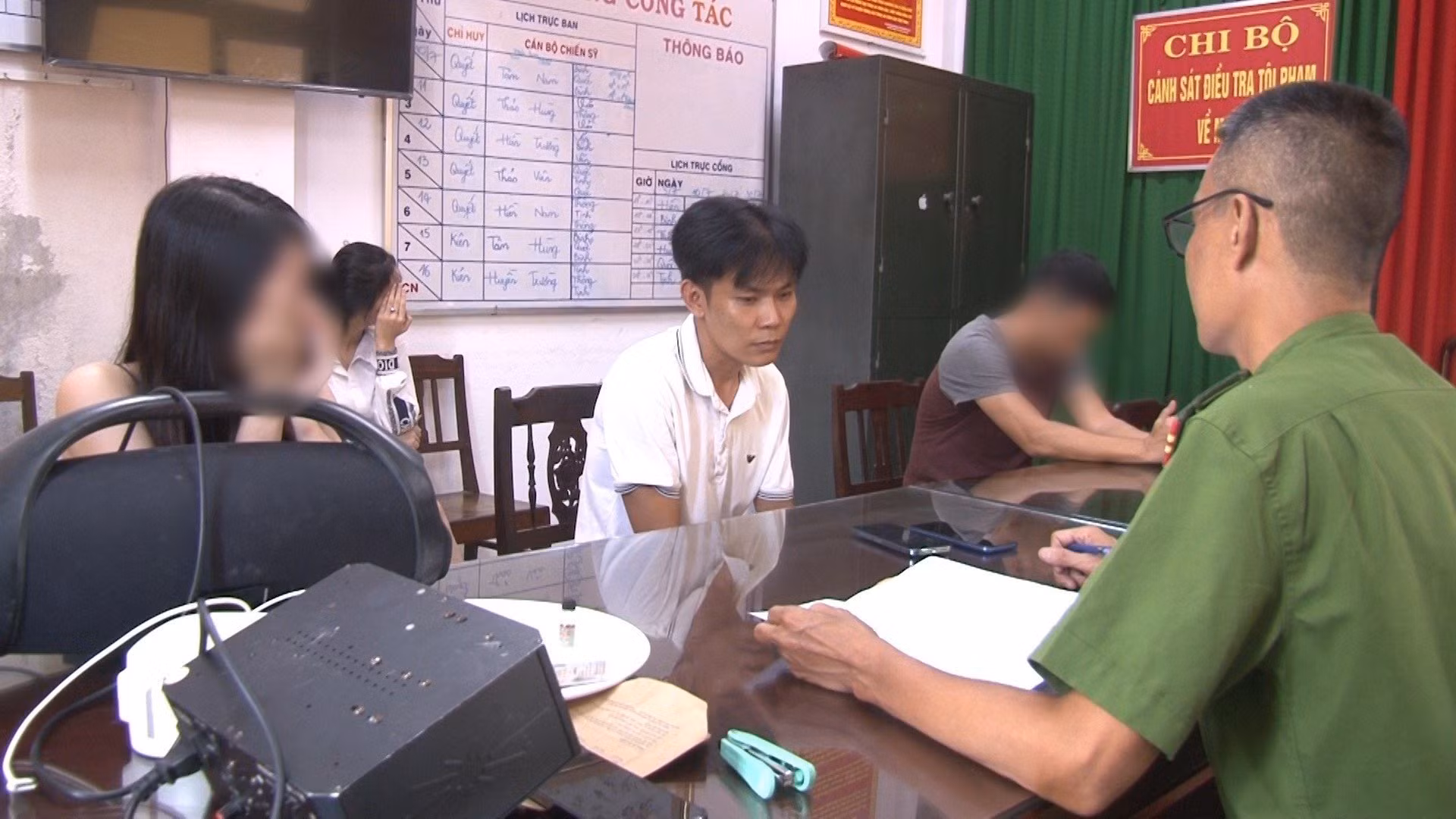 Khắc phục kẽ hở quản lý, ngăn chặn tội phạm -0