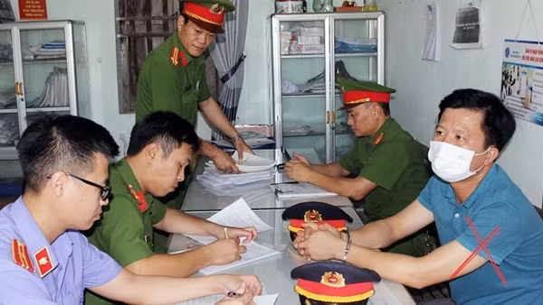 Trạm trưởng Trạm y tế cấp giấy nghỉ ốm sai quy định để trục lợi bảo hiểm