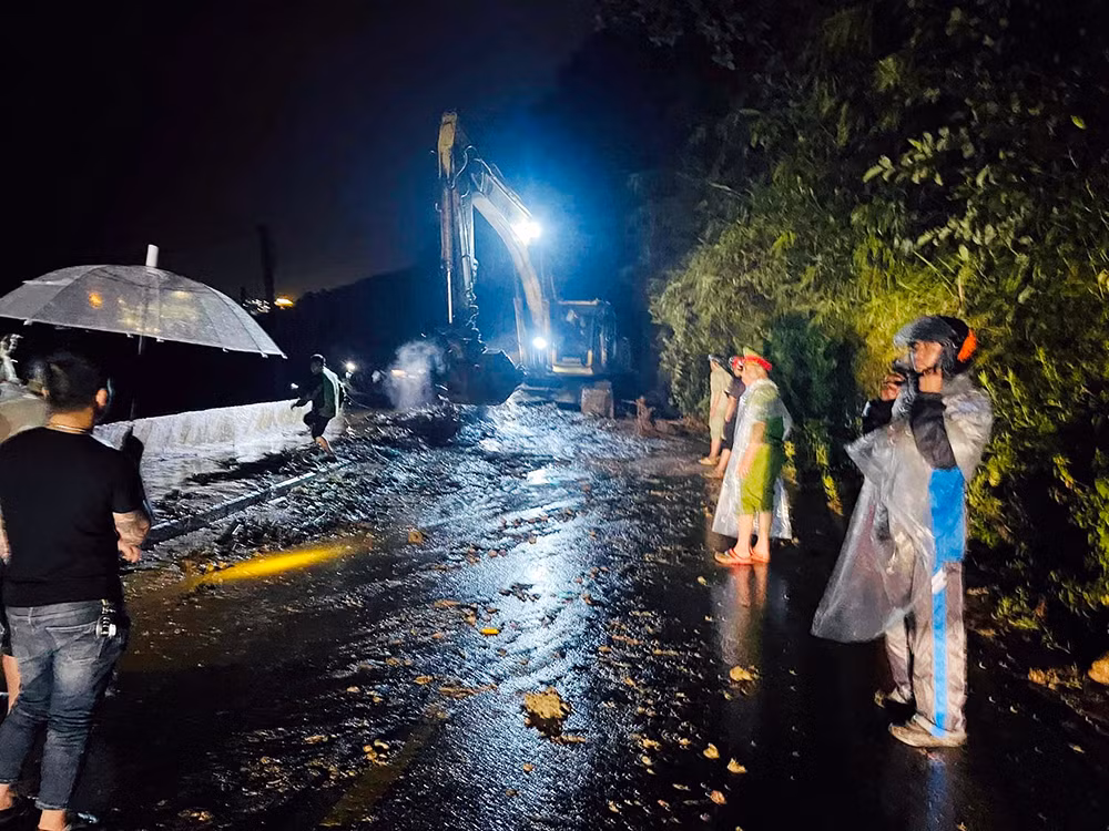 Chủ động ứng phó với các tình huống thiên tai do mưa bão xảy ra -1