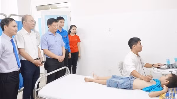 Gần 150.000 trẻ em ở vùng khó khăn được khám sàng lọc bệnh tim miễn phí