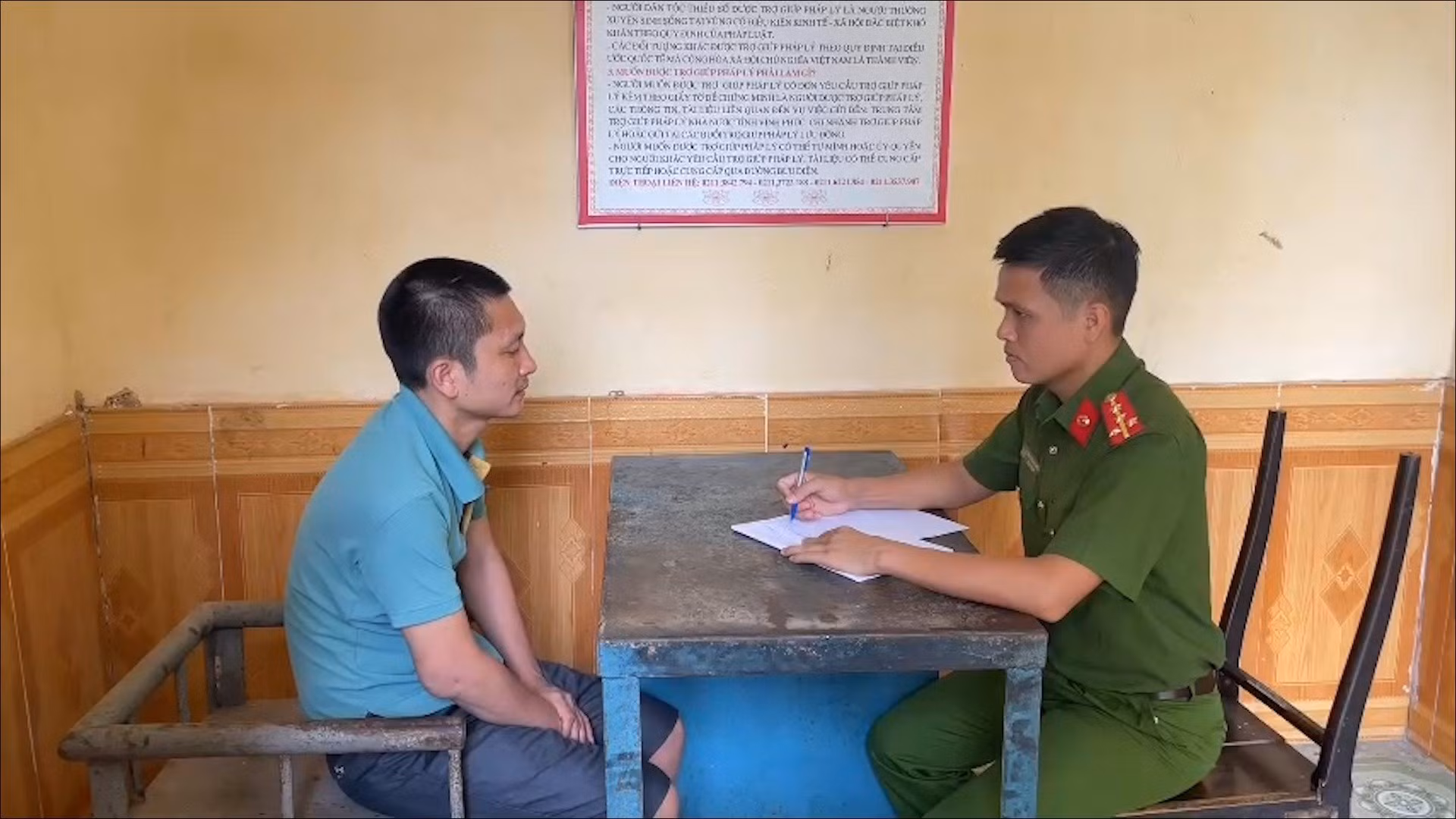 Ngang nhiên cướp xe máy của chủ đầm cá -0