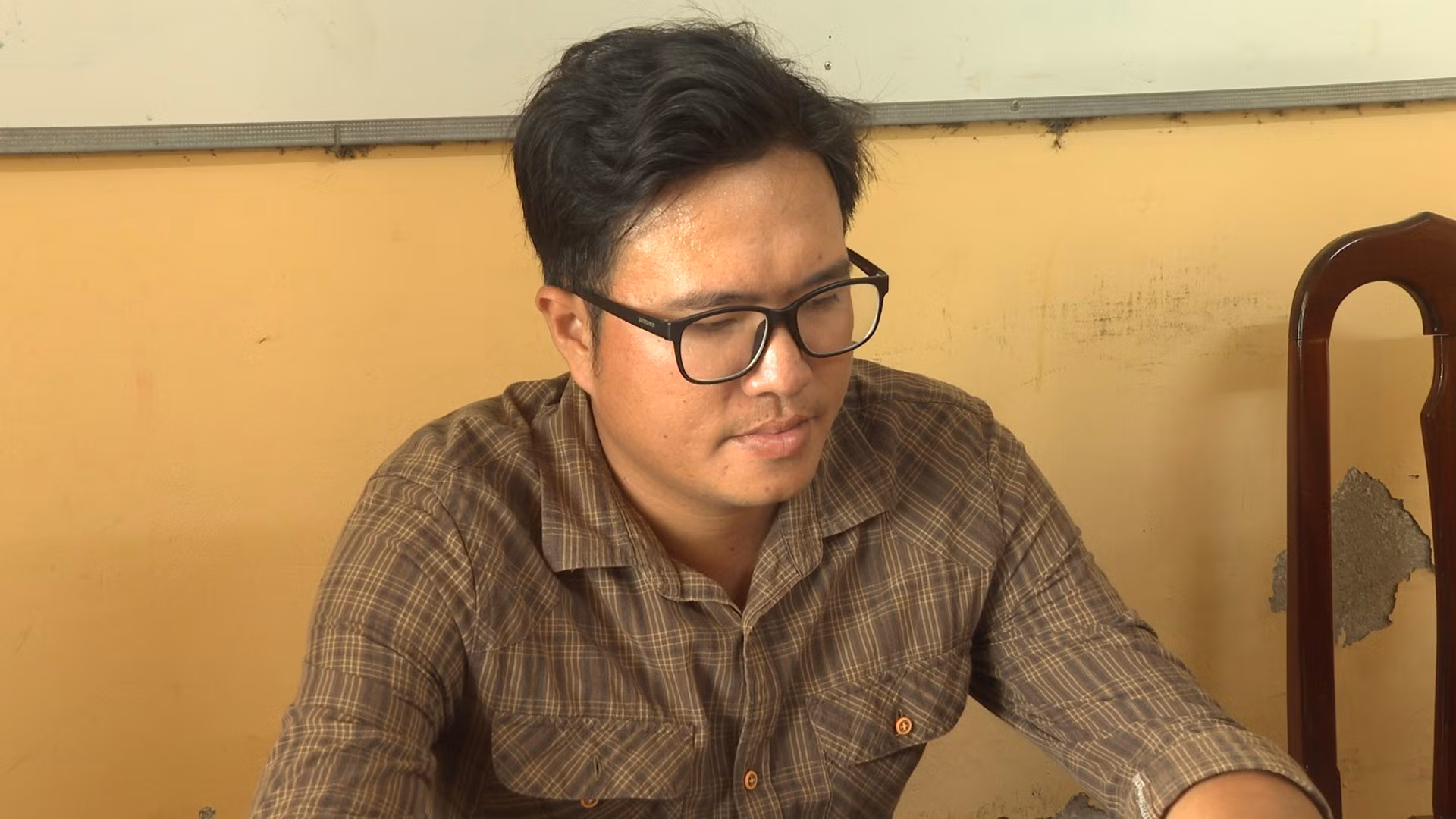 Nhân viên hàng rút 500 triệu của khách hàng tiêu xài cá nhân -0