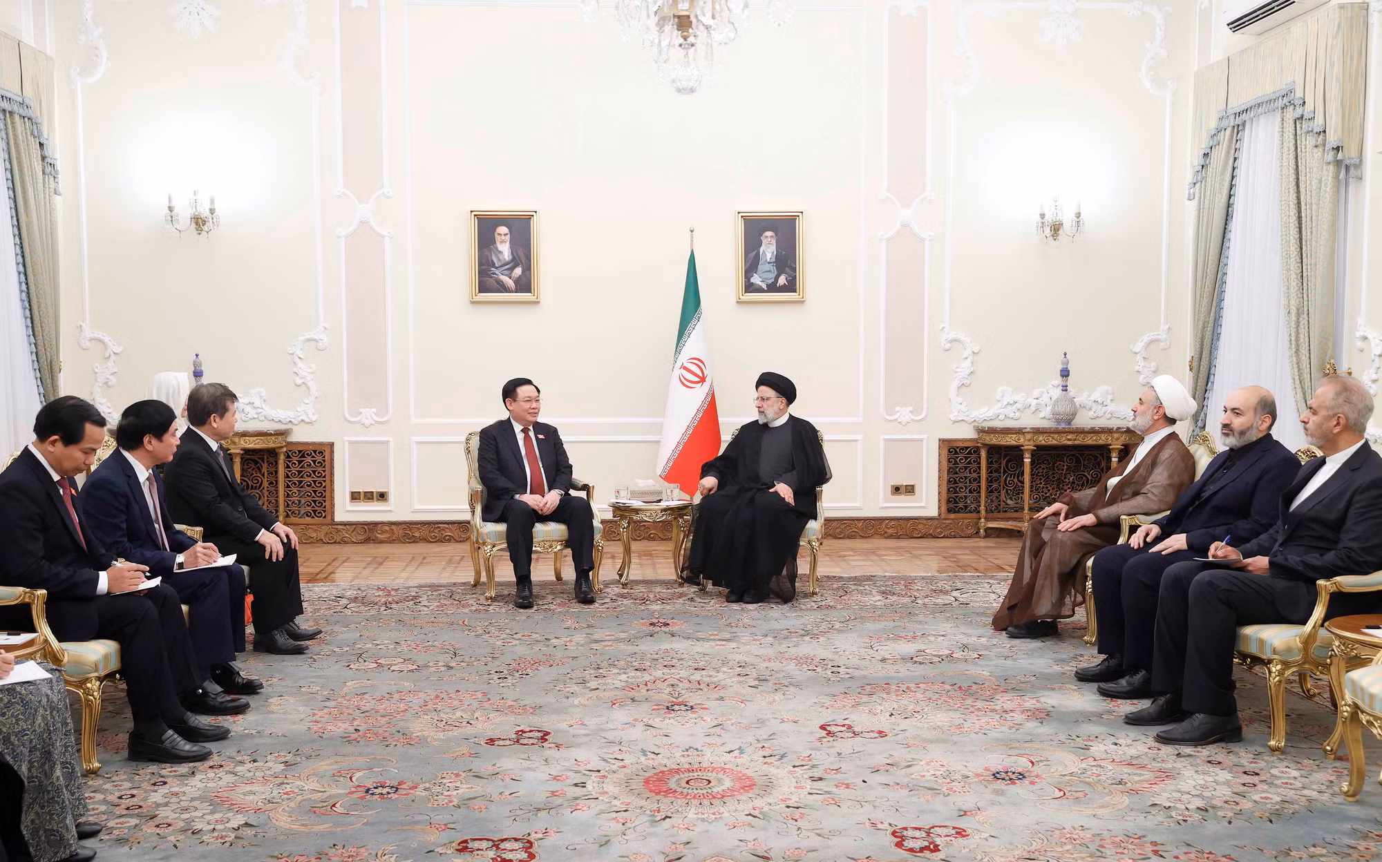 Chủ tịch Quốc hội Vương Đình Huệ hội kiến Tổng thống Iran Ebrahim Raisi -0