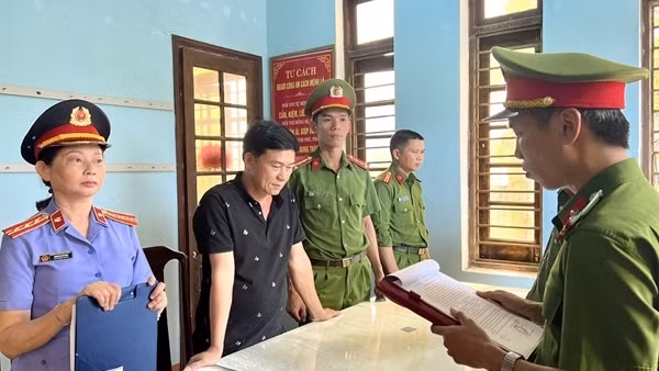 Bắt Giám đốc khai thác tài nguyên trái phép, gây ô nhiễm môi trường