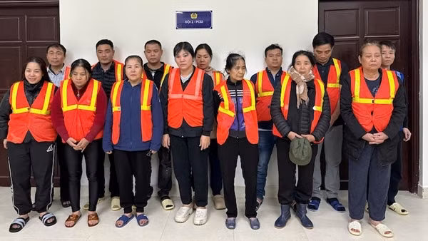 Thuê người cảnh giới, tổ chức đánh bạc trên sông Hồng