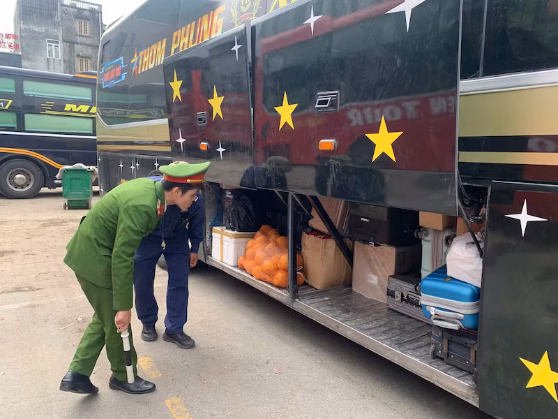 Công an Hà Nội tăng cường đảm bảo an ninh trật tự tại bến xe dịp Tết Nguyên đán Bính Ngọ -0