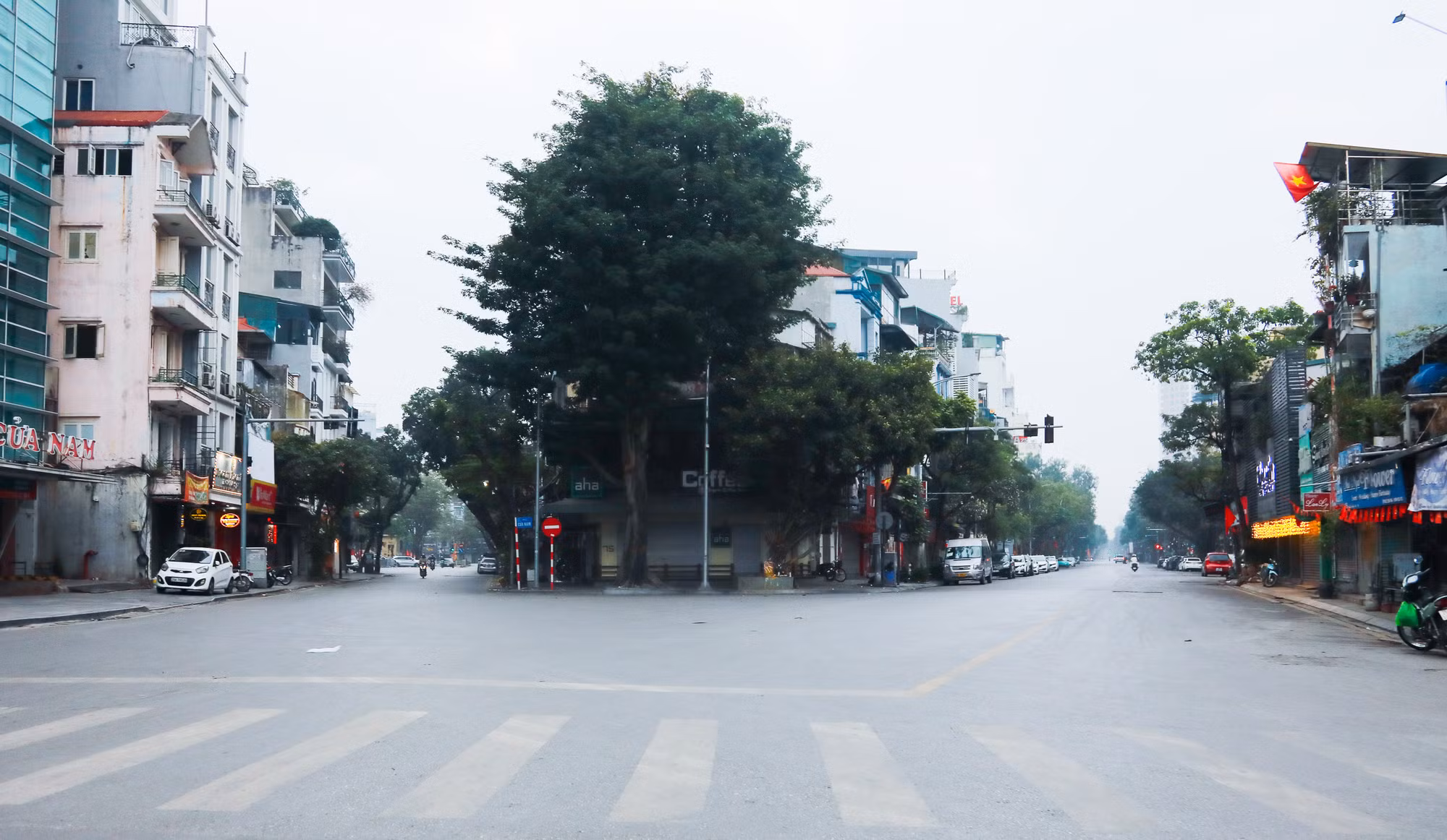 Hà Nội tĩnh lặng trong sáng mùng 1 Tết Bính Ngọ 2026 -0