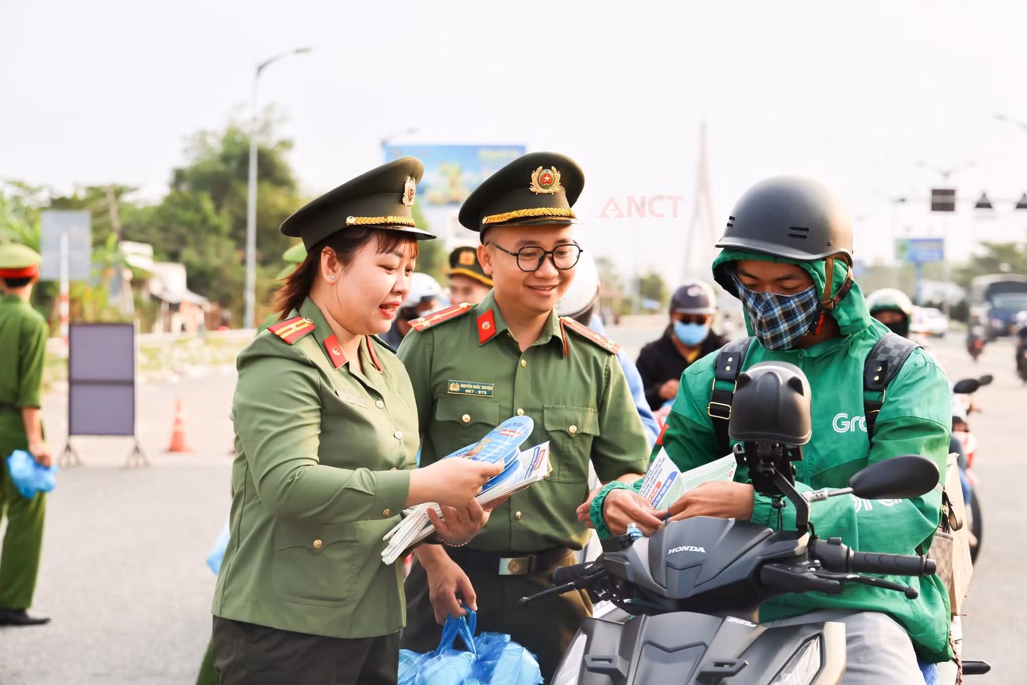 Công an TP Cần Thơ tổ chức “Điểm dừng chân nghĩa tình” -0