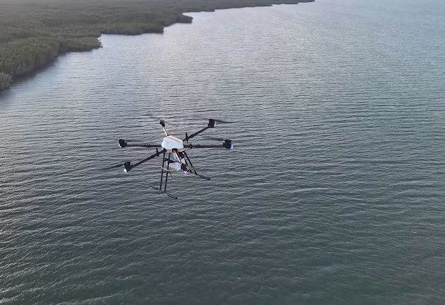 Lần đầu tiên triển khai UAV giao hàng xuyên biển ở Việt Nam -0
