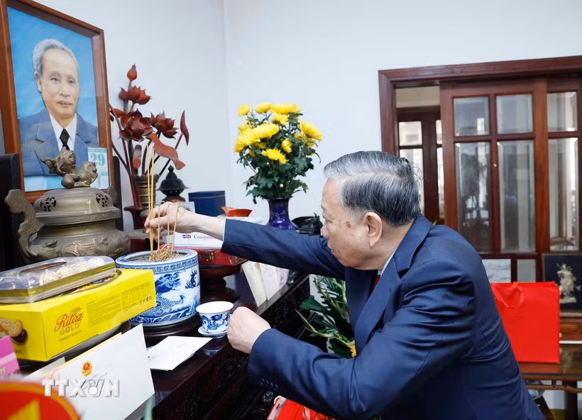 Tổng Bí thư dâng hương tưởng niệm nhân 120 năm Ngày sinh Thủ tướng Phạm Văn Đồng -0