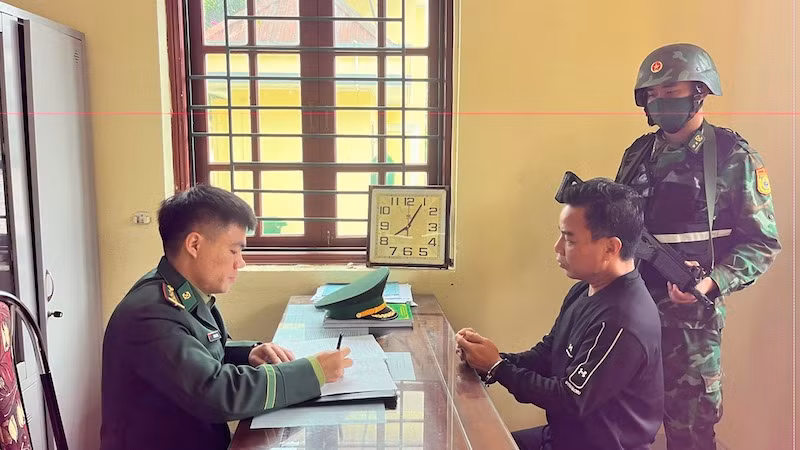 Bắt nhóm đối tượng vận chuyển 10 vạn NDT qua biên giới -0