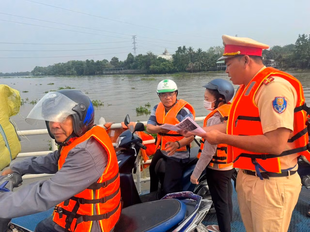 Công an TP Hồ Chí Minh âm thầm “thức cho dân ngủ, gác cho dân vui” -1