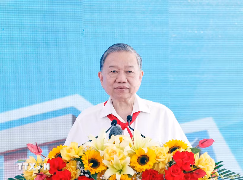 Tổng Bí thư: Bồi đắp nguồn nhân lực tại chỗ, từng bước nâng cao dân trí -0