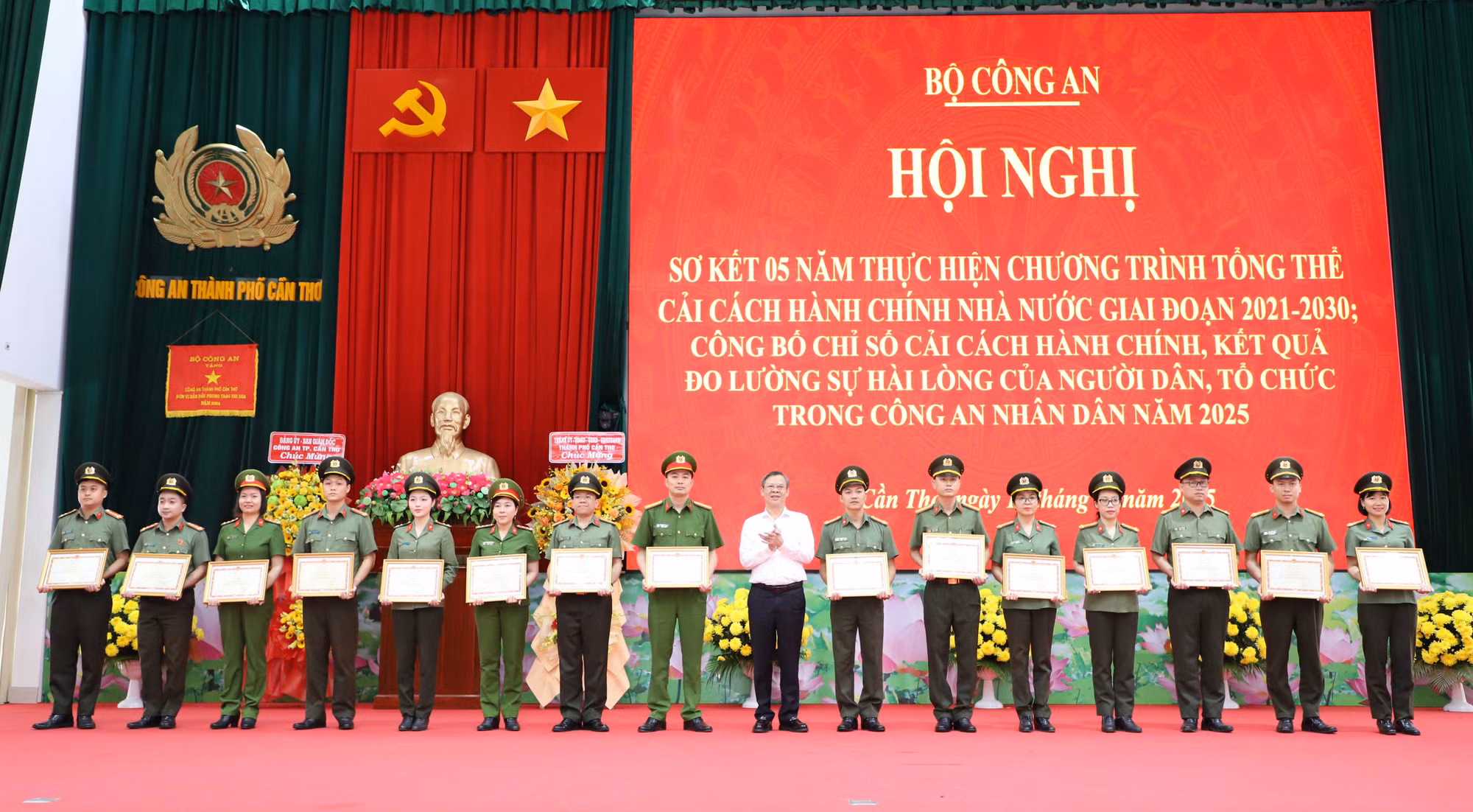Lấy sự hài lòng của người dân, doanh nghiệp làm thước đo cải cách hành chính trong CAND -0
