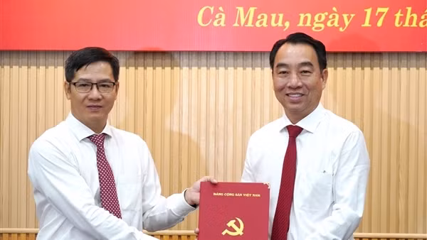 Chủ tịch UBND tỉnh Vĩnh Long được điều động làm Phó Bí thư Tỉnh ủy Cà Mau